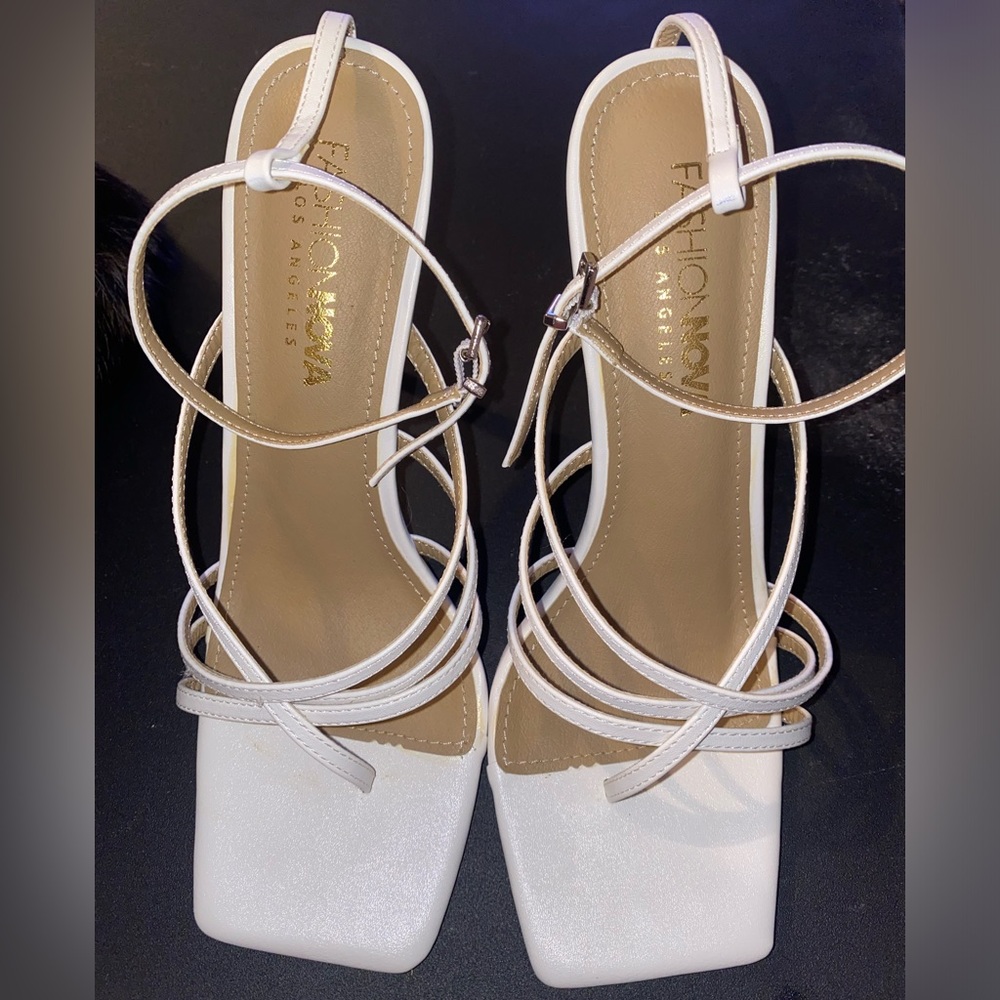 Size 7/ Fashion Nova/ Sandal type with transparent heel